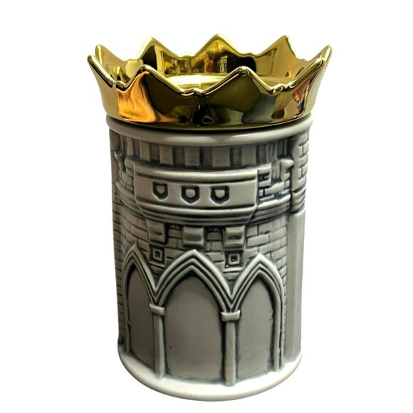 2022 Disney Parks Cinderella Castle Turret‎ Wax Candle Castle Garden Scent 10 Oz - Picture 1 of 10